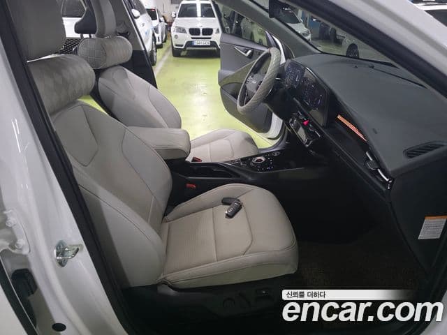 Kia Niro 2023 — ფოტო 9/17