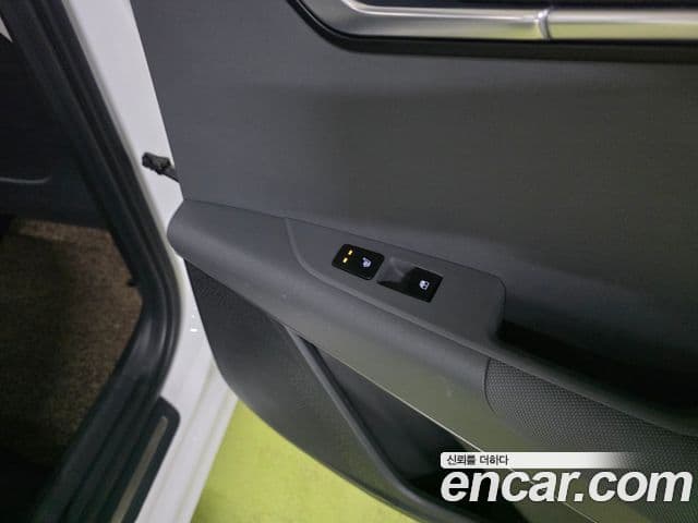 Kia Niro 2023 — ფოტო 10/17