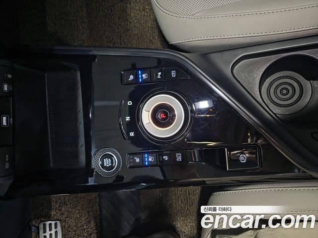 Kia Niro 2023 — ფოტო 15/17