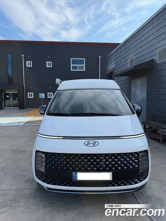 Hyundai Staria 2021 — ფოტო 2/20