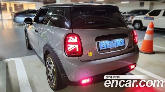 Mini Cooper Electric 2022 — ფოტო 13/14
