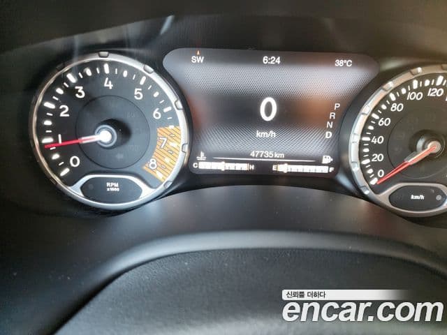 Jeep Renegade 2021 — ფოტო 17/18