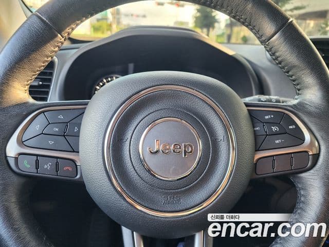Jeep Renegade 2021 — ფოტო 15/18