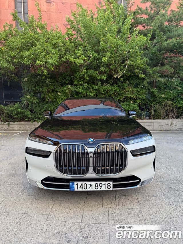 BMW 7 Series 2023 — фото 1 из 10