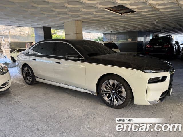 BMW 7 Series 2023 — ფოტო 2/10