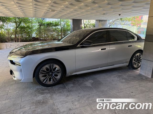 BMW 7 Series 2023 — ფოტო 3/10