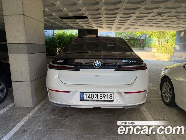 BMW 7 Series 2023 — ფოტო 4/10