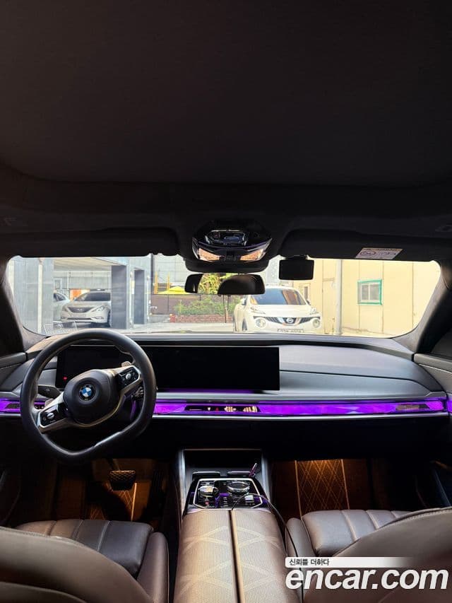 BMW 7 Series 2023 — фото 8 из 10