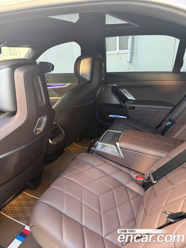BMW 7 Series 2023 — ფოტო 10/10