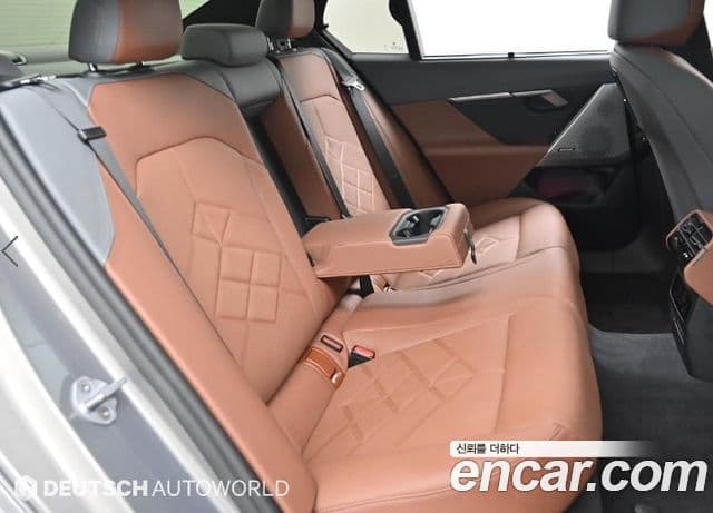 BMW 5 Series 2025 — ფოტო 12/20