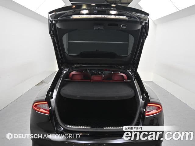 Kia Stinger 2018 — ფოტო 19/20