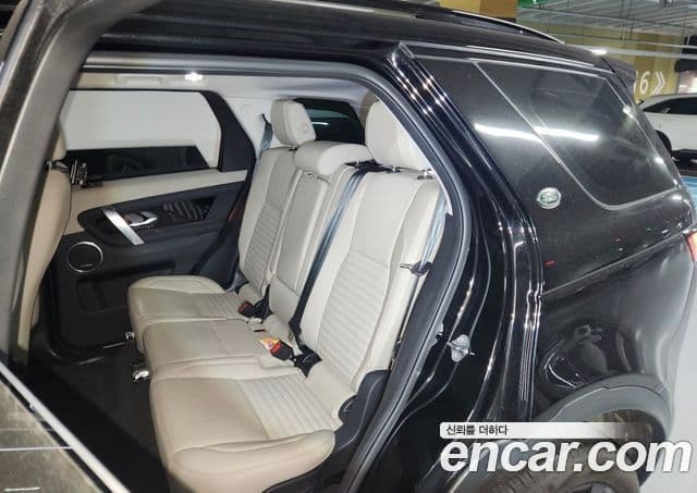 Land Rover Discovery Sport 2023 — ფოტო 9/10