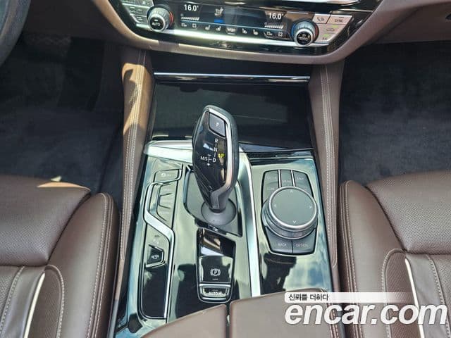 BMW 5 Series 2021 — Şəkil 13/20