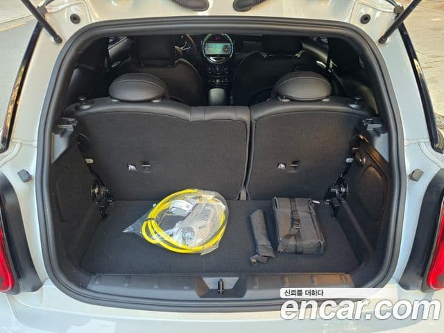 Mini Cooper Electric 2023 — ფოტო 20/20