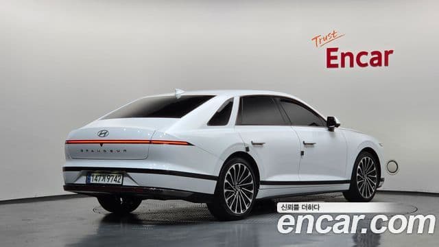 Hyundai Grandeur 2023 — ფოტო 1/20