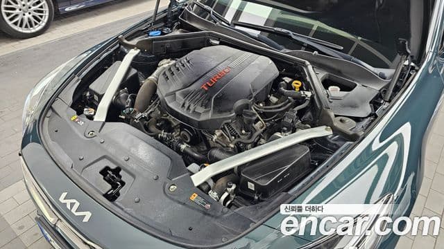 Kia Stinger 2023 — ფოტო 6/20