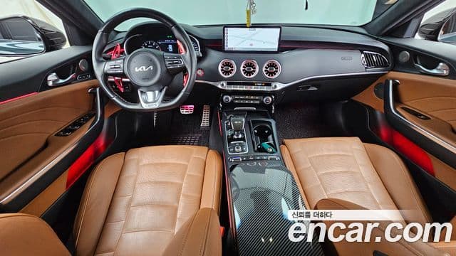 Kia Stinger 2023 — ფოტო 7/20