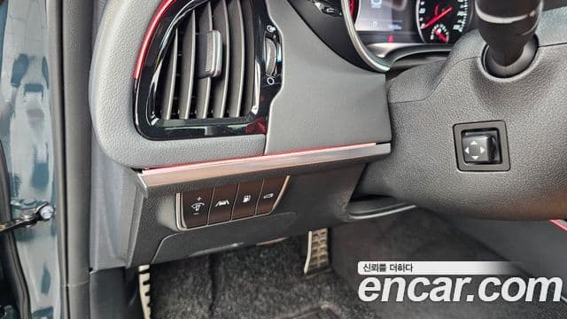 Kia Stinger 2023 — ფოტო 17/20