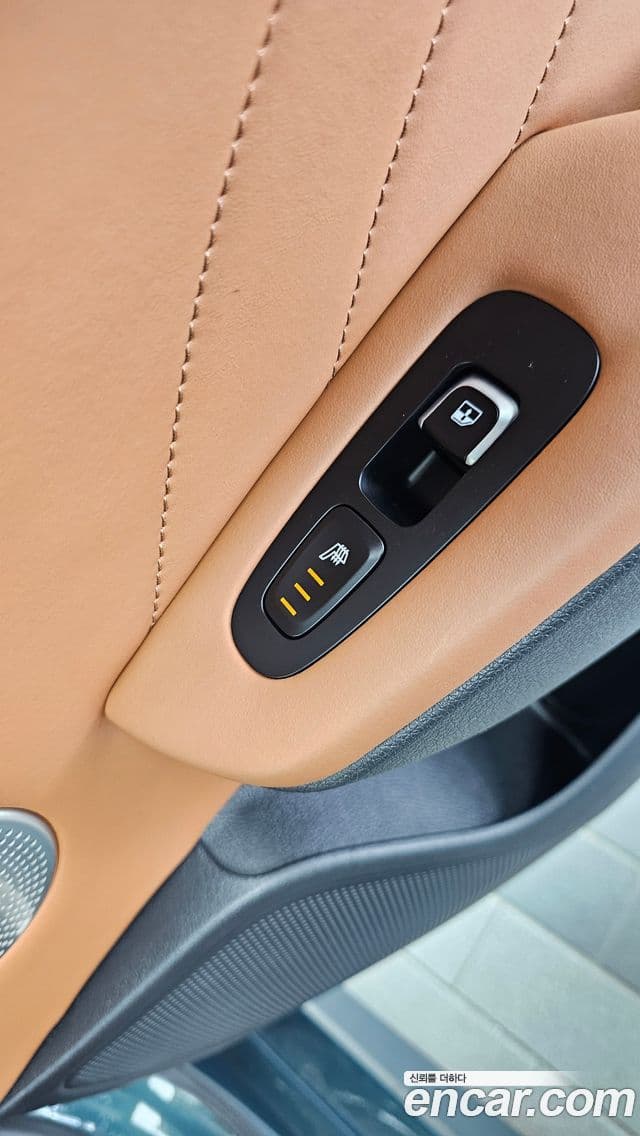 Kia Stinger 2023 — ფოტო 18/20