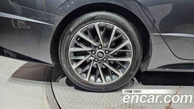 Hyundai Sonata 2020 — ფოტო 5/20