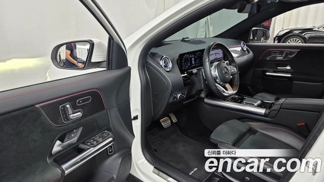 Mercedes-Benz GLA-Class 2021 — Şəkil 10/20
