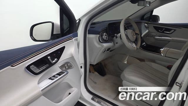 Mercedes-Benz EQE SUV 2023 — ფოტო 30/35