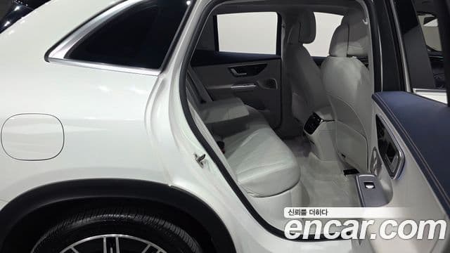 Mercedes-Benz EQE SUV 2023 — ფოტო 18/35