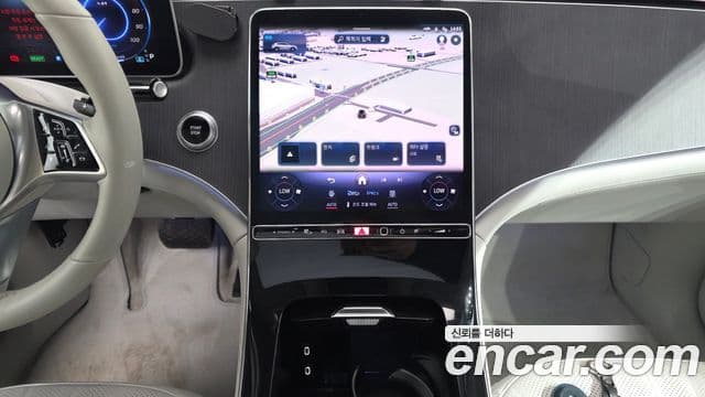 Mercedes-Benz EQE SUV 2023 — ფოტო 27/35