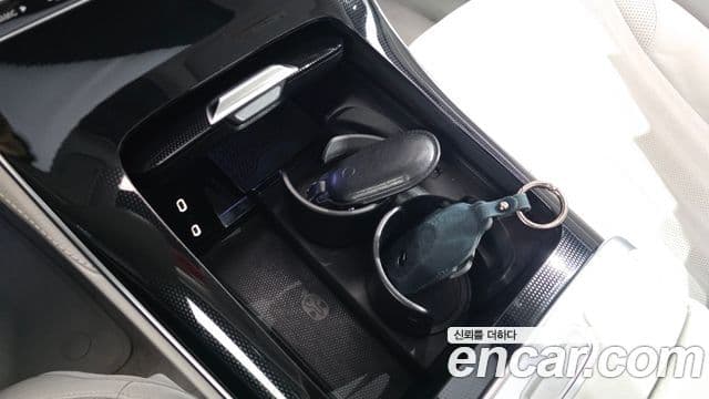 Mercedes-Benz EQE SUV 2023 — ფოტო 26/35