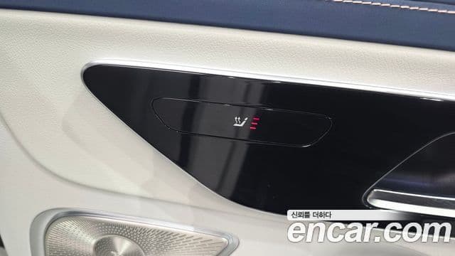 Mercedes-Benz EQE SUV 2023 — ფოტო 33/35