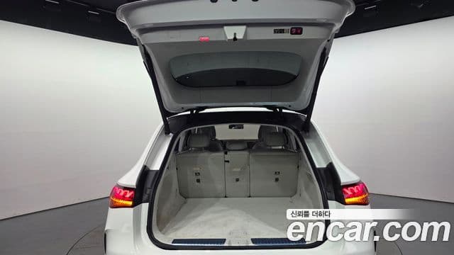 Mercedes-Benz EQE SUV 2023 — ფოტო 19/35