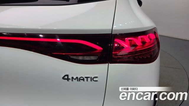 Mercedes-Benz EQE SUV 2023 — ფოტო 32/35