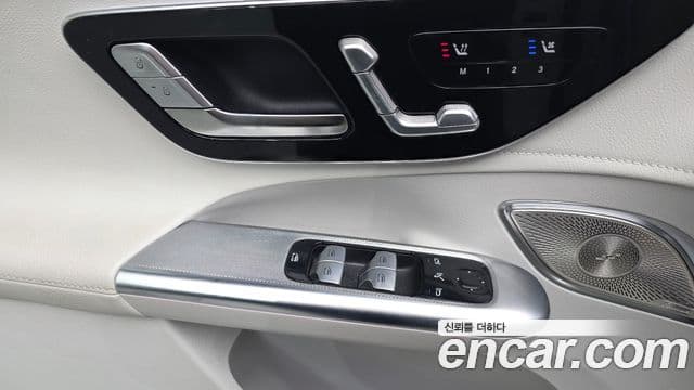 Mercedes-Benz EQE SUV 2023 — ფოტო 23/35