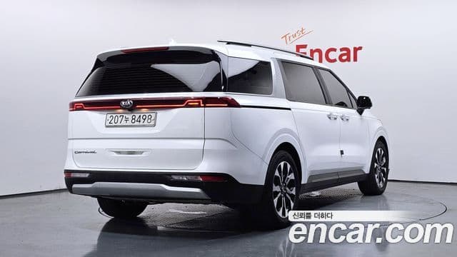 Kia Carnival 2020 — ფოტო 2/20
