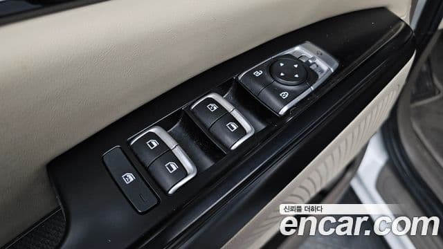 Kia Carnival 2020 — ფოტო 19/20