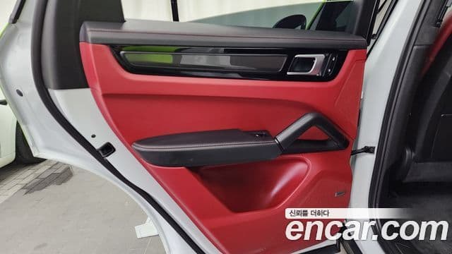 Porsche Cayenne 2022 — Photo 12/33