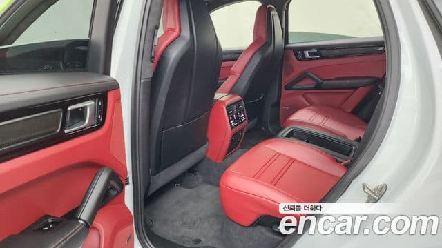 Porsche Cayenne 2022 — Photo 7/33