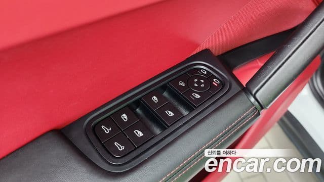 Porsche Cayenne 2022 — Photo 17/33