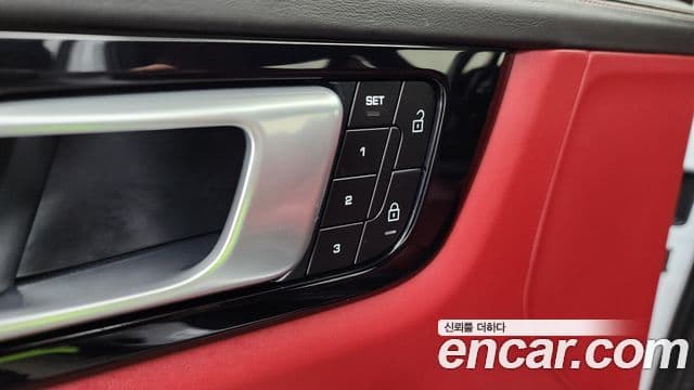 Porsche Cayenne 2022 — Photo 2/33