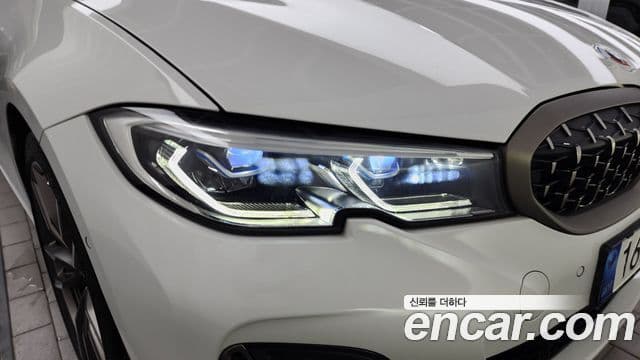 BMW 3 Series 2022 — Photo 28/32