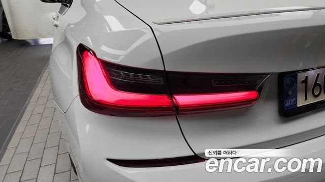 BMW 3 Series 2022 — Photo 21/32