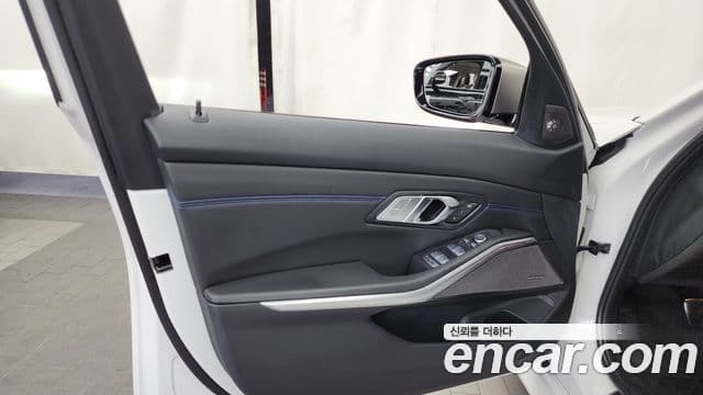 BMW 3 Series 2022 — Photo 10/32