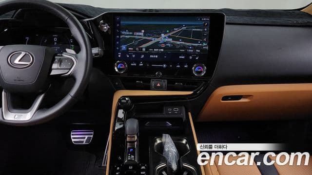 Lexus NX450h+ 2025 — Photo 31/34