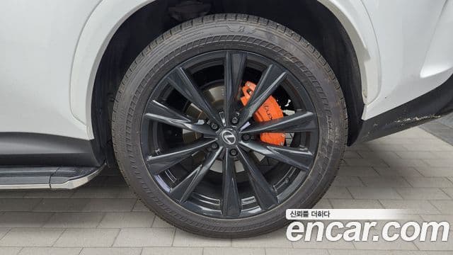 Lexus NX450h+ 2025 — Photo 8/34