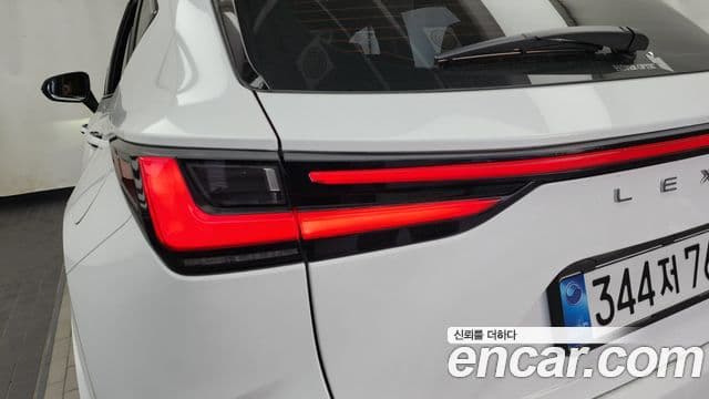 Lexus NX450h+ 2025 — Photo 25/34