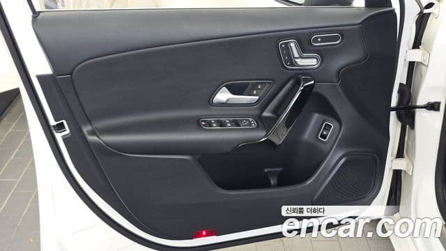 Mercedes-Benz A-Class 2020 — Şəkil 25/31