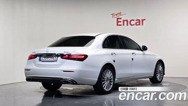 Mercedes-Benz E-Class 2023 — Фото 1/20