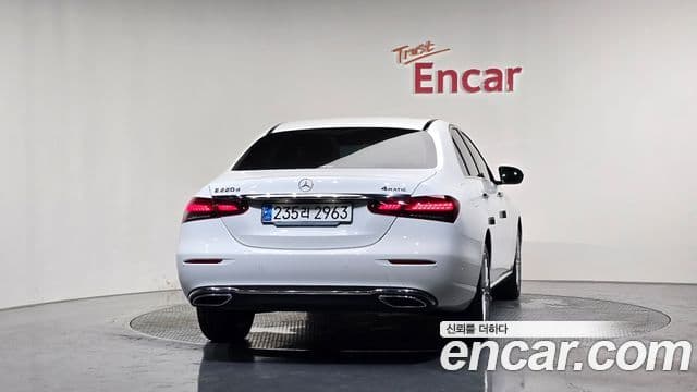 Mercedes-Benz E-Class 2023 — Фото 3/20