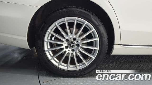 Mercedes-Benz E-Class 2023 — Фото 4/20