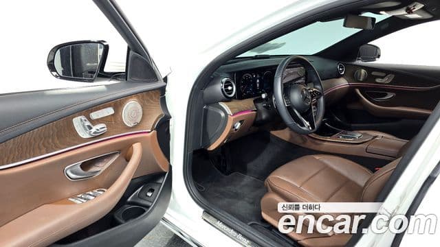 Mercedes-Benz E-Class 2023 — Фото 8/20